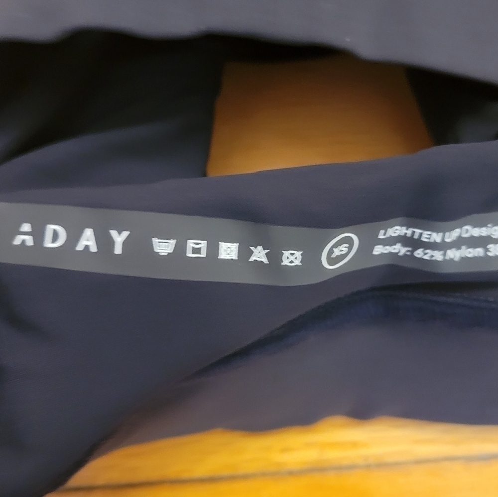 NWOT ADAY Lighten Up Black Sports Bra Size XS - Picture 5 of 5